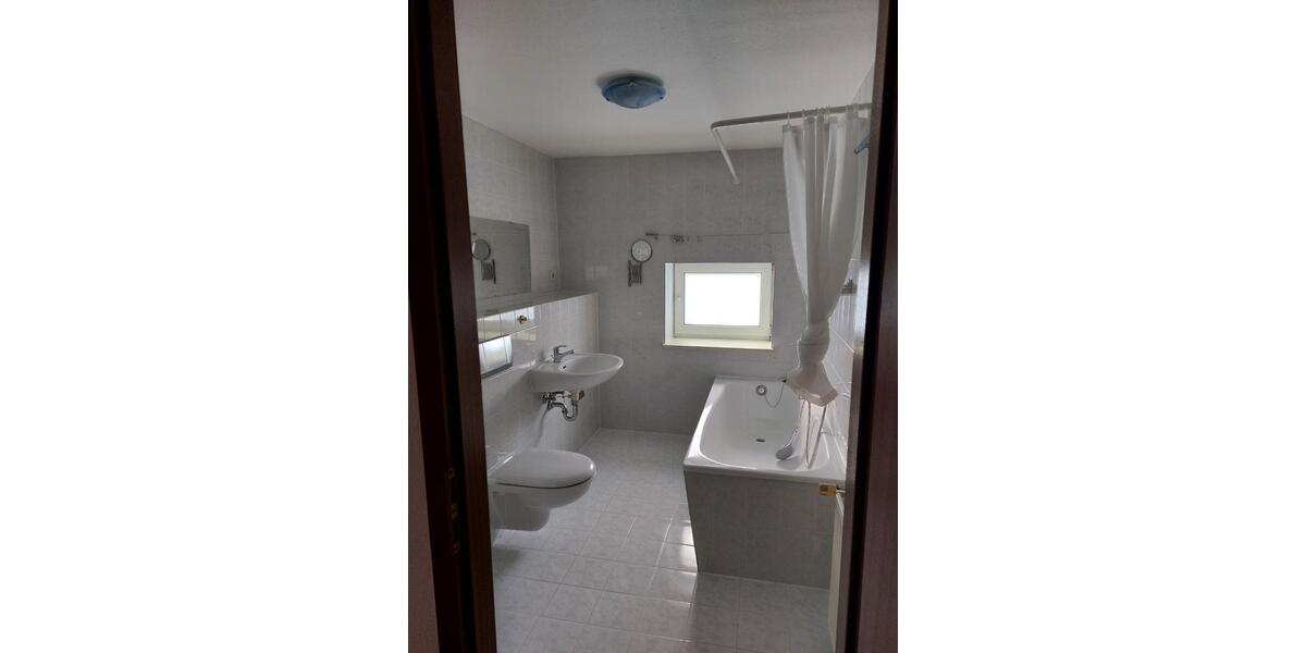 Dachgeschoßwohnung Halle (Saale) Damaschkestraße - 1 Zimmer, 36 m&sup2;, 250&euro; | Angebot:25419387