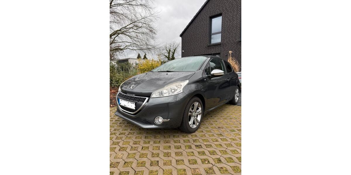 Peugeot 208 109.000 km 5.500 &euro; Voerde 46562