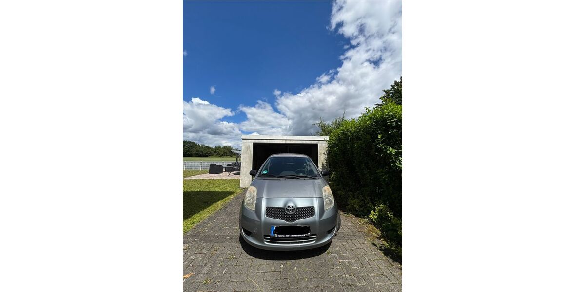 Toyota Yaris 94.000 km 2.000 &euro; Niederdorfelden 61138