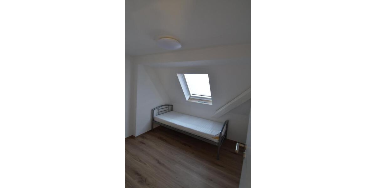 Etagenwohnung Leutershausen - 7 Zimmer, 230 m&sup2;, 1.500&euro; | Angebot:24781171