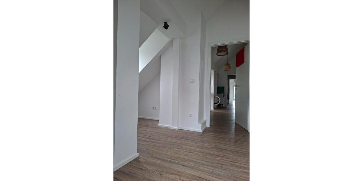 Dachgeschoßwohnung Augsburg Lechhausen - 3 Zimmer, 96 m&sup2;, 1.250&euro; | Angebot:26636175