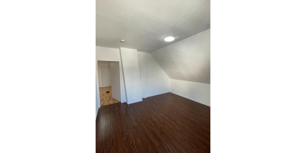 Dachgeschoßwohnung Bremerhaven Geestemünde - 3.5 Zimmer, 77 m&sup2;, 650&euro; | Angebot:26398586