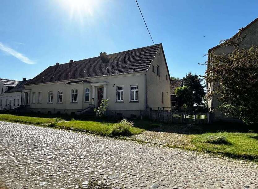 Haus zum Kaufen in Gardelegen 110.000 € 195 m²