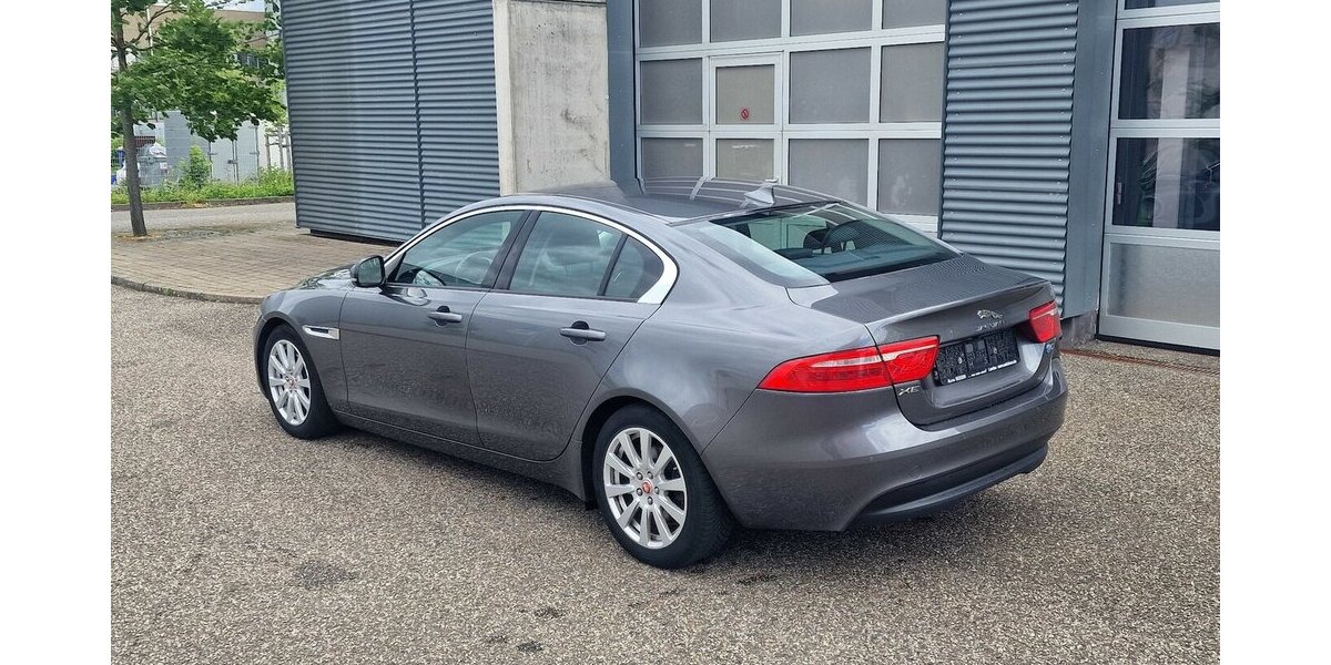 Jaguar XE Pure Klima Navi Kamera 225.000 km 7.998 &euro; Landau 76829