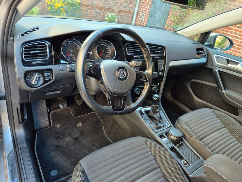 VW Golf 214.000 km 5.700 € Postfeld 24211