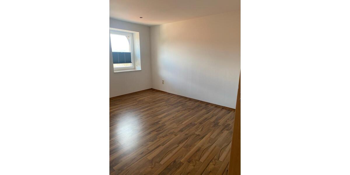 Dachgeschoßwohnung Falkenstein/Vogtland Vogtland - 3 Zimmer, 93 m&sup2;, 510&euro; | Angebot:26351415