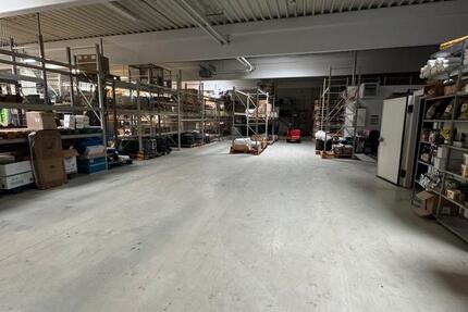 Lagerhalle mit Büro