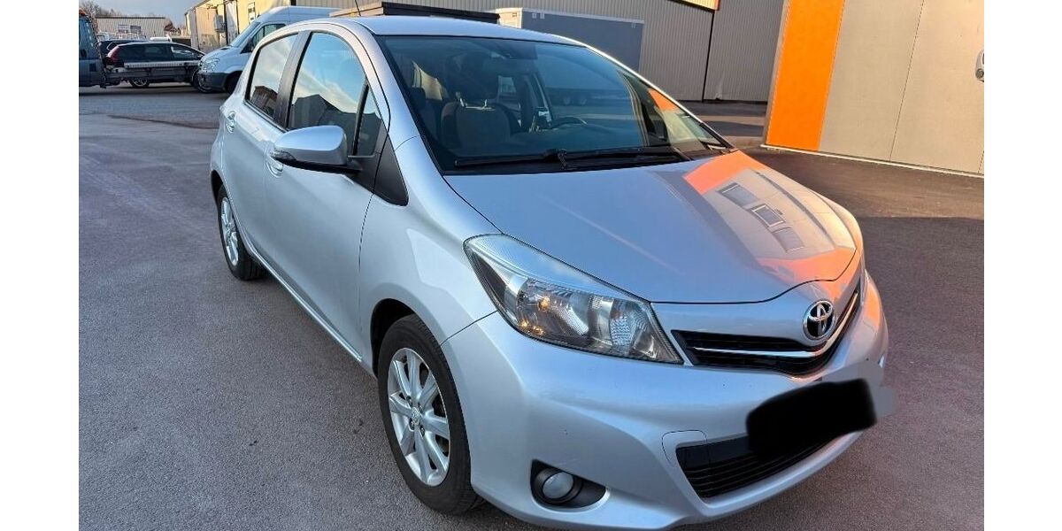 Toyota Yaris 202.435 km 3.499 &euro; hamburg 20539