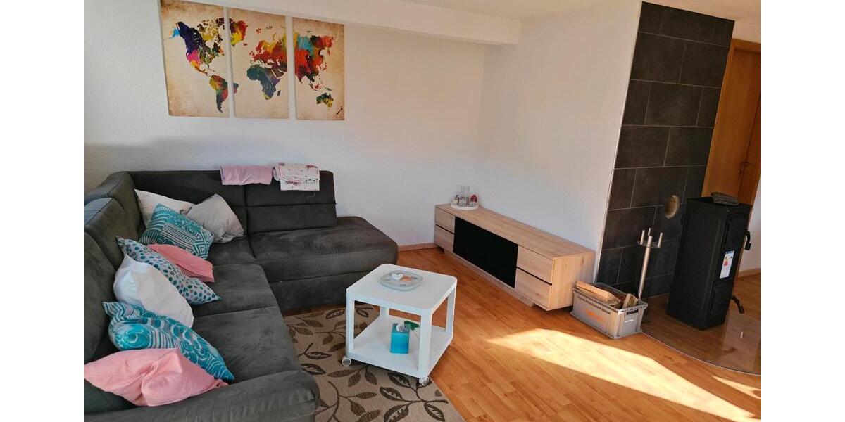 Vollmöbellierte Dachgeschosswohnung 2 Zimmer Küche Bad zimmer