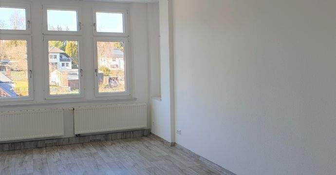 Idividuell Wohnen mit Einbauküch im Altbau Charme mit Balkon 3 zimmer