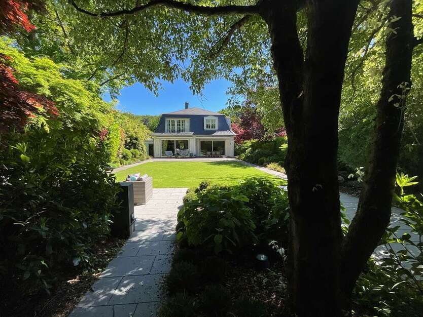 Haus zum Kaufen in Köln 3.600.000 € 341 m²