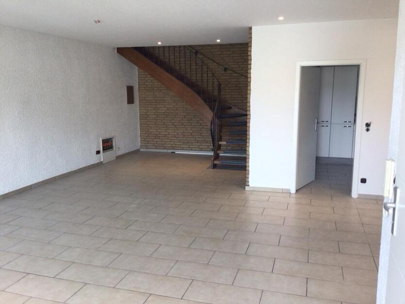 Kernsanierte Mietwohnung 160 m2 zimmer