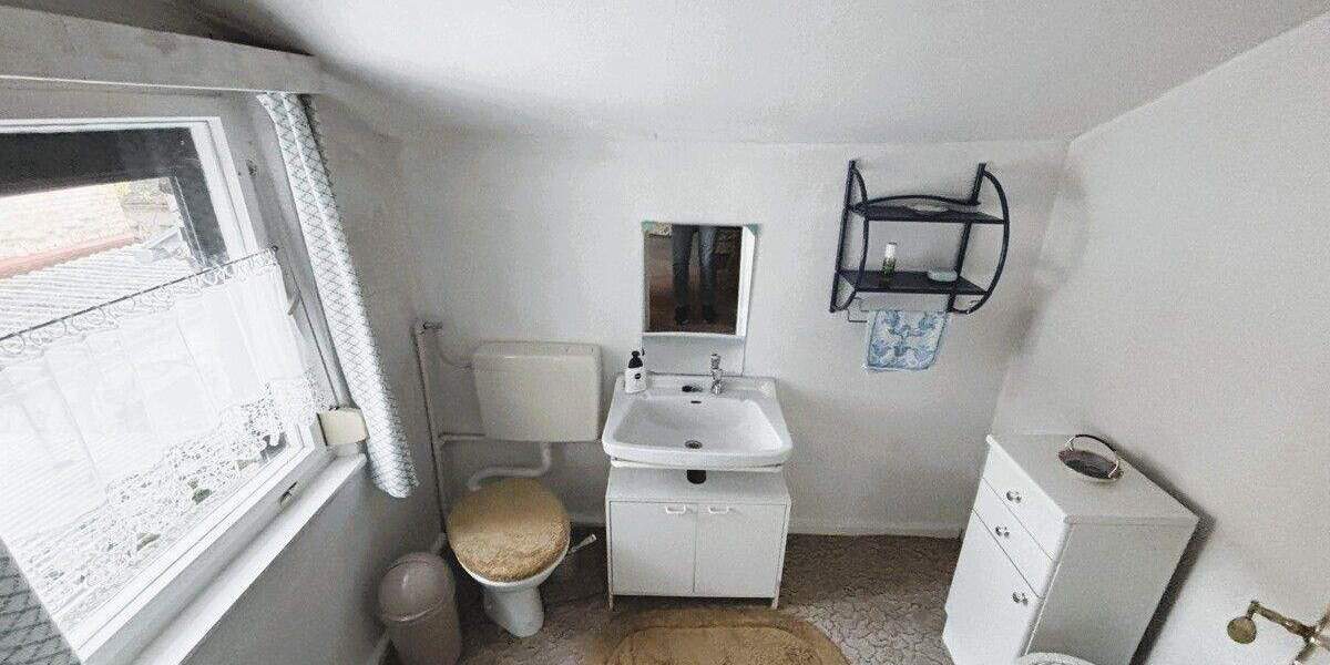 geräumiges Stadthaus mit Zufahrt und 3 Garagen im Zentrum von Penzlin 7 zimmer