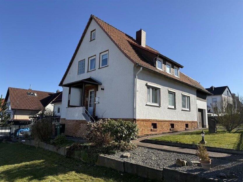Zentral & ideal angebunden - Ein- bis Zweifamilienhaus mit schönem Grundstück