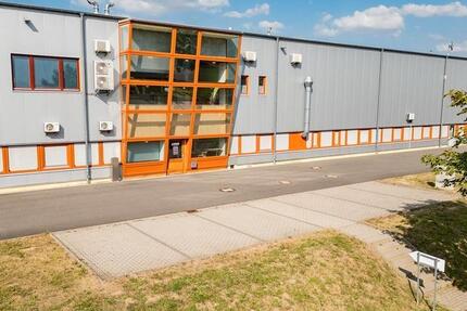 Gewerbeanwesen in zentraler Lage: Moderne Produktions- und Lagerhallen mit Erweiterungspotenzial direkt an der A4 zimmer