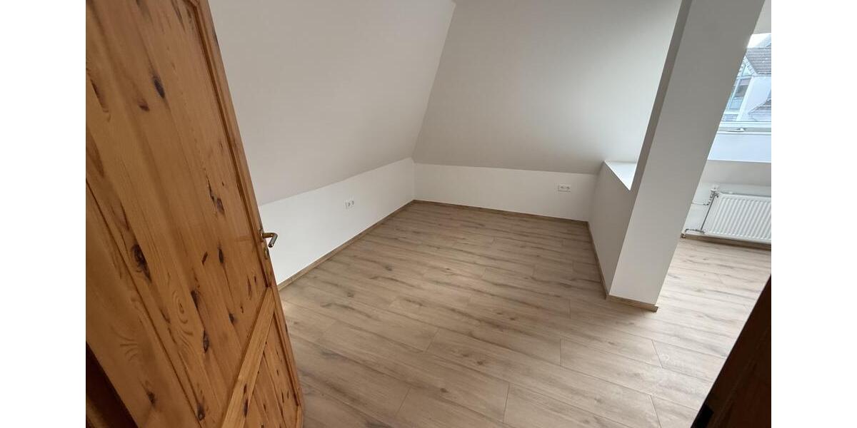 Maisonettenwohnung Bergisch Gladbach Gronau - 5 Zimmer, 135 m&sup2;, 1.700&euro; | Angebot:24662303