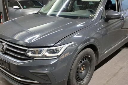 VW Tiguan 237.149 km 17.990 &euro; Braunschweig 38122