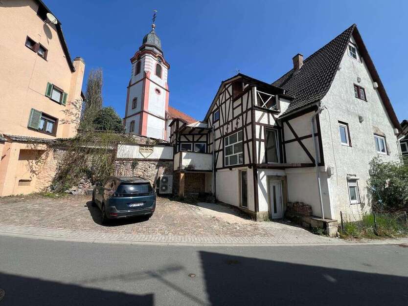 Haus zum Kaufen in Neidenstein 190.000 € 244 m²