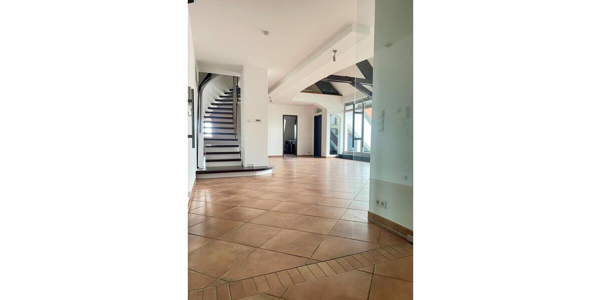 Etagenwohnung Regensburg Kumpfmühl - 4.5 Zimmer, 264 m&sup2;, 3.500&euro; | Angebot:26589423