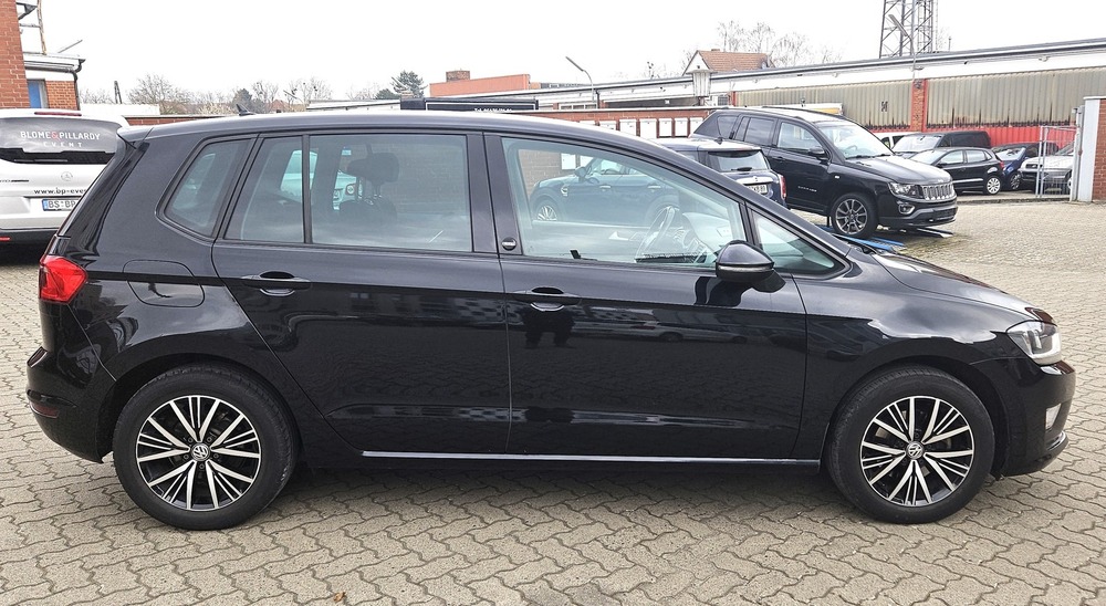 VW Golf Sportsvan VII Sound, KLIMA, ACC, AHK,1 Hand 239.000 km 7.998 &euro; Braunschweig 38106