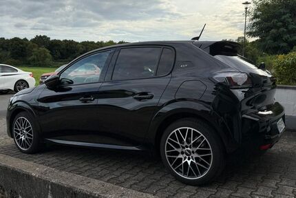 Peugeot 208 35.517 km 13.900 € Düsseldorf 40627