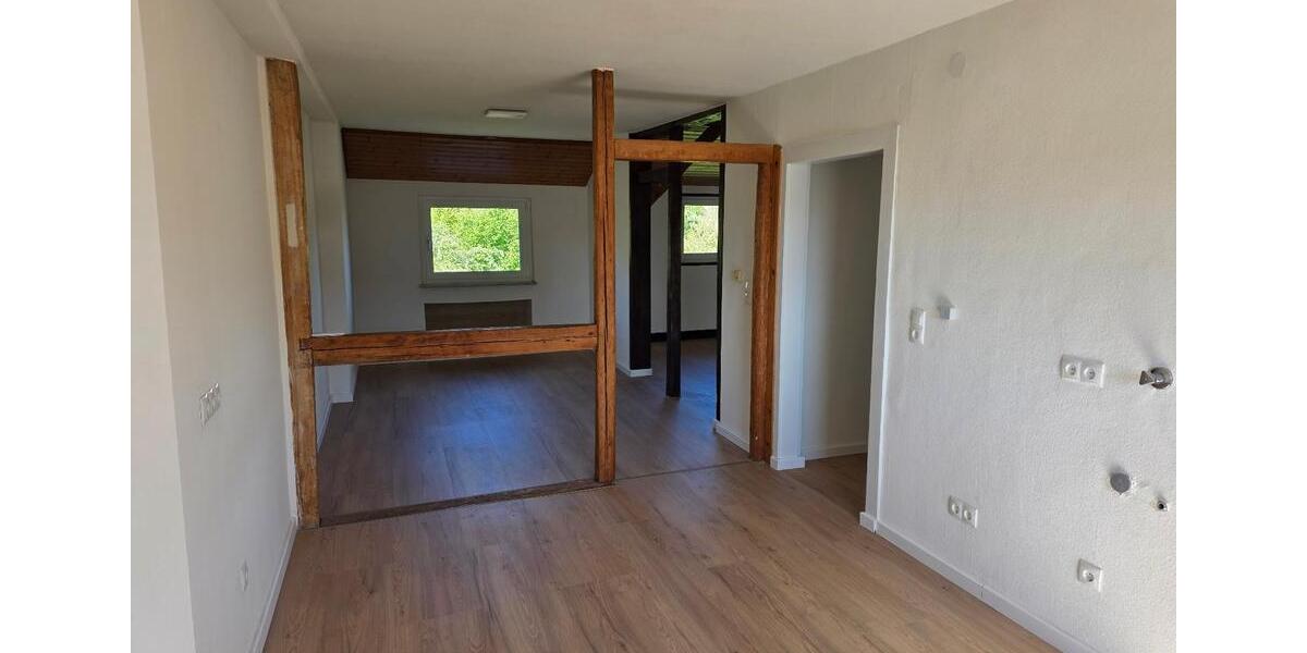 Dachgeschoßwohnung Pforzheim Weststadt - 2 Zimmer, 98 m&sup2;, 850&euro; | Angebot:26603036