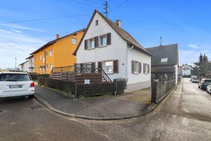 Haus zum Kaufen in Freiburg-Hochdorf 490.000 € 240 m² 8 zimmer