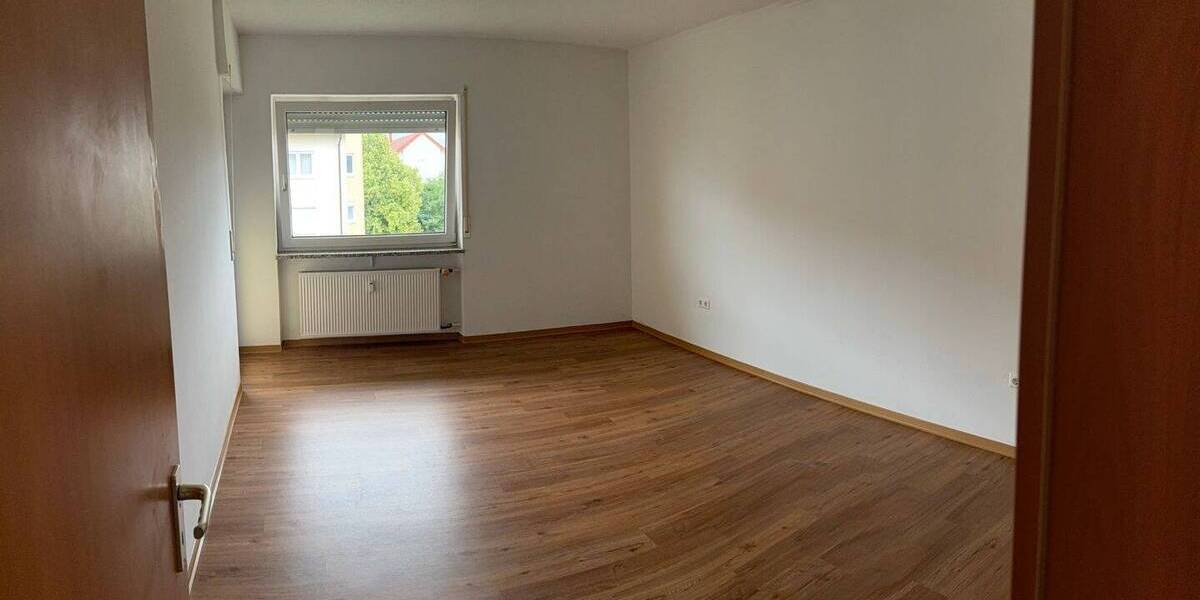 Etagenwohnung Philippsburg - 4 Zimmer, 89 m&sup2;, 823&euro; | Angebot:26882154
