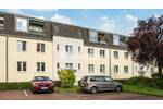Wohnen mit Komfort: Charmante 2-Zimmer-Wohnung mit Loggia, Stellplatz und Keller