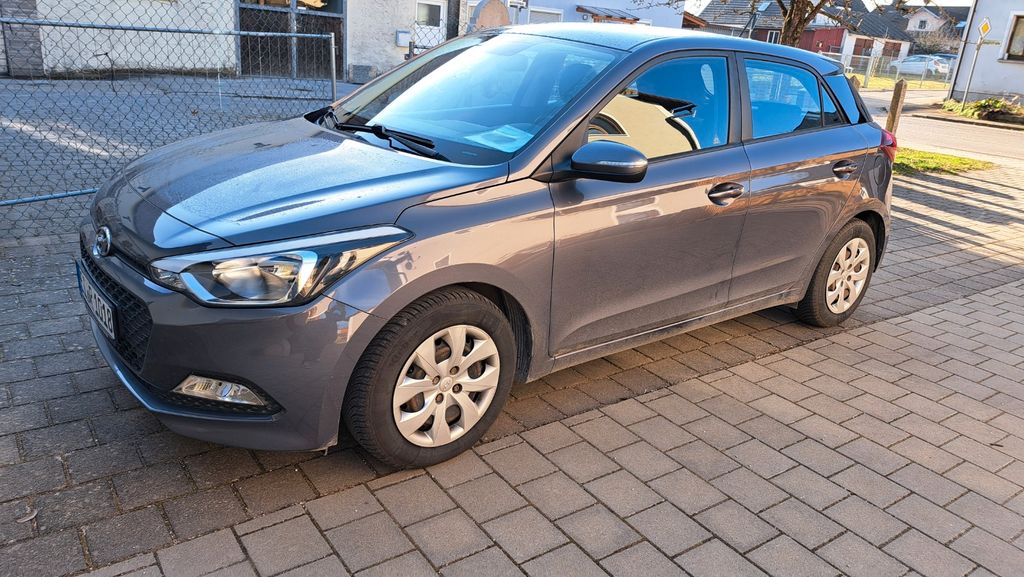 Hyundai i20 74.000 km 9.800 &euro; Raitenbuch 91790