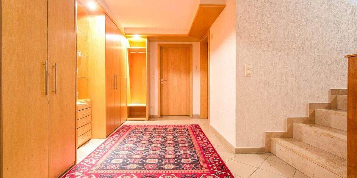 Gehoben und gepflegt: 7-Zi.-EFH mit ELW und Garten, Garage und 2 Freistellplätzen in Neubrandenburg 7 zimmer