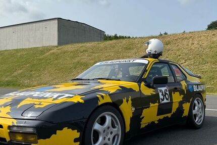 Porsche 944