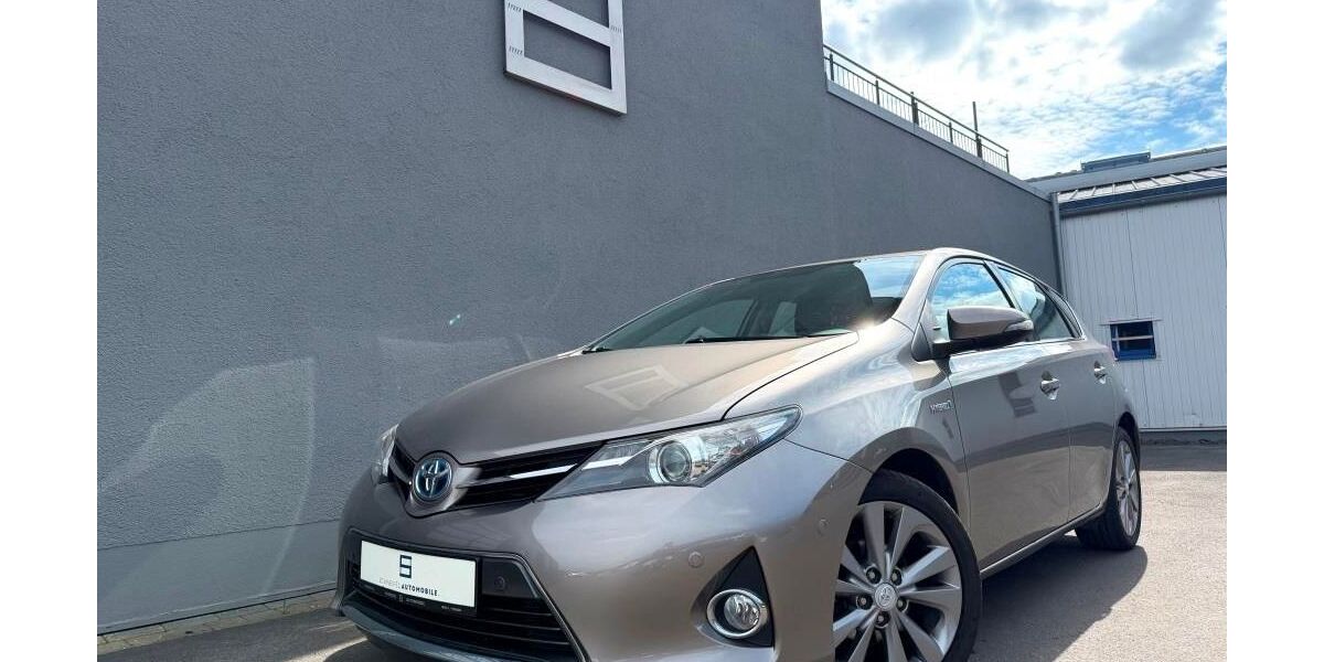 Toyota Auris 143.289 km 9.798 &euro; Hallschlag 54611