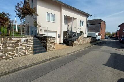 Haus Baesweiler - 8 Zimmer, 143 m&sup2;, 450.000&euro; | Angebot:25871723