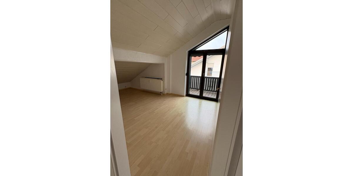 Dachgeschoßwohnung Burgkirchen an der Alz - 3.5 Zimmer, 89 m&sup2;, 210.000&euro; | Angebot:26612949