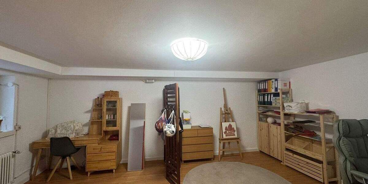 Einfamilienhaus Friedrichsdorf - 8 Zimmer, 224 m&sup2;, 2.900&euro; | Angebot:24708475