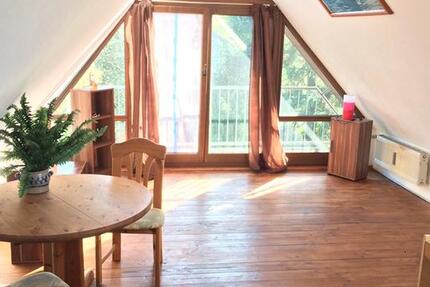 1-Zimmer Apartment im Dachgeschoss mit kleinem Balkon zimmer
