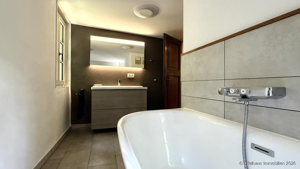 Einfamilienhaus Bad Münstereifel - 5 Zimmer, 147 m&sup2;, 1.850&euro; | Angebot:24654271