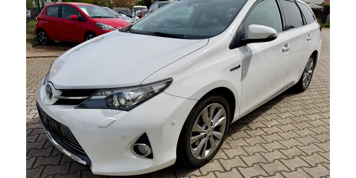 Toyota Auris Touring Sports 133.000 km 11.500 &euro; Zwenkau OT Löbschütz 04442