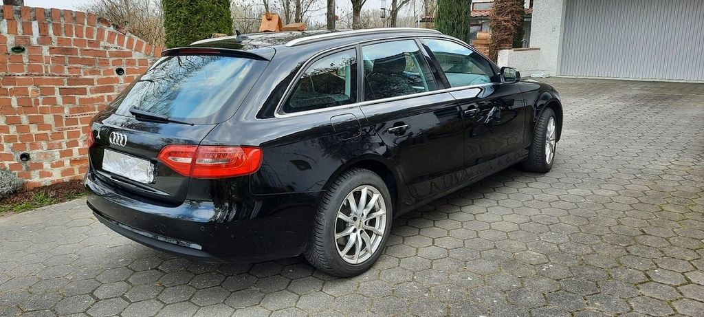 Audi A4 182.000 km 11.000 &euro; Pfatter 93102