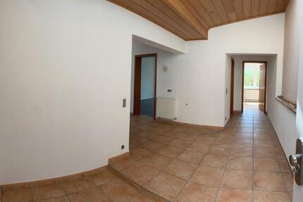 Großzügige 4 ZiWo mit Garten &Garage in ruhiger Ortsrandlage frei