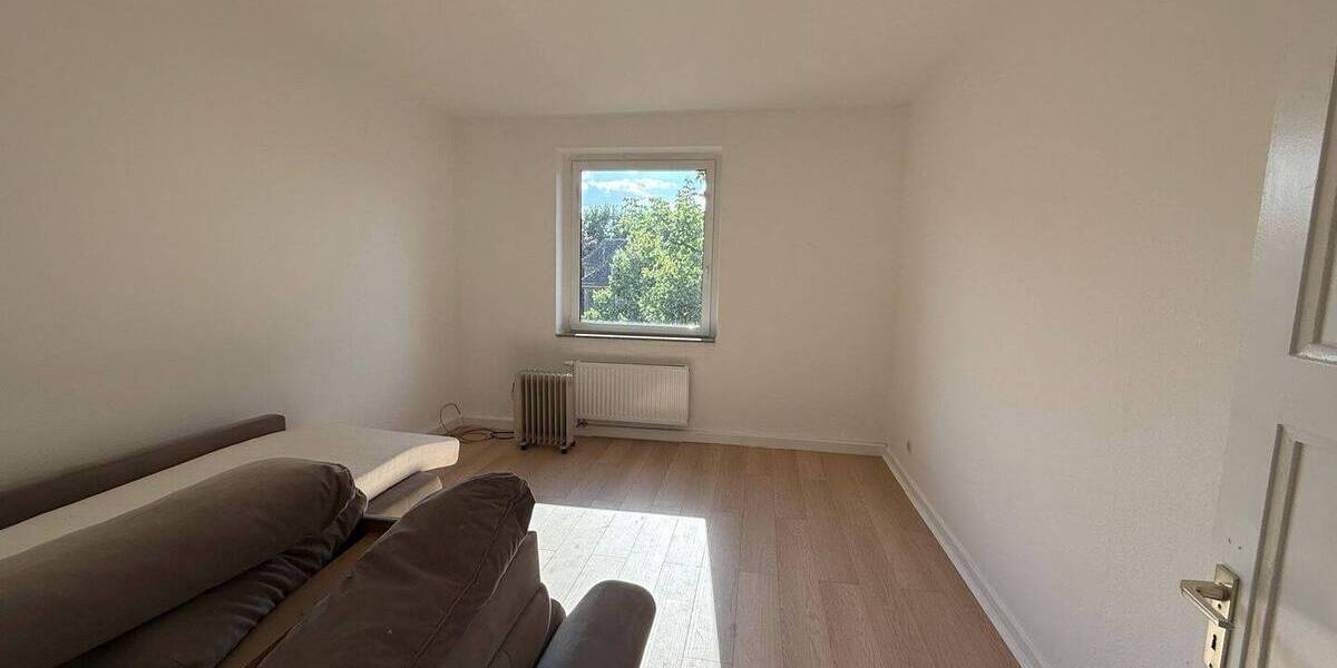 Etagenwohnung Düsseldorf Heerdt - 2 Zimmer, 62 m&sup2;, 1.010&euro; | Angebot:26867628