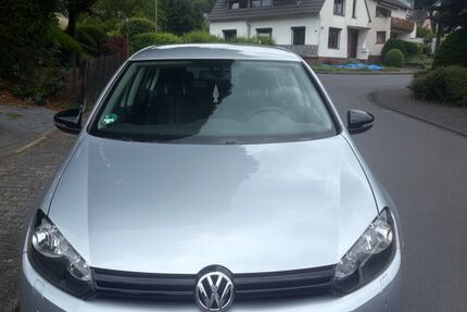 VW Golf 59.900 km 8.350 &euro; Unkel 53572