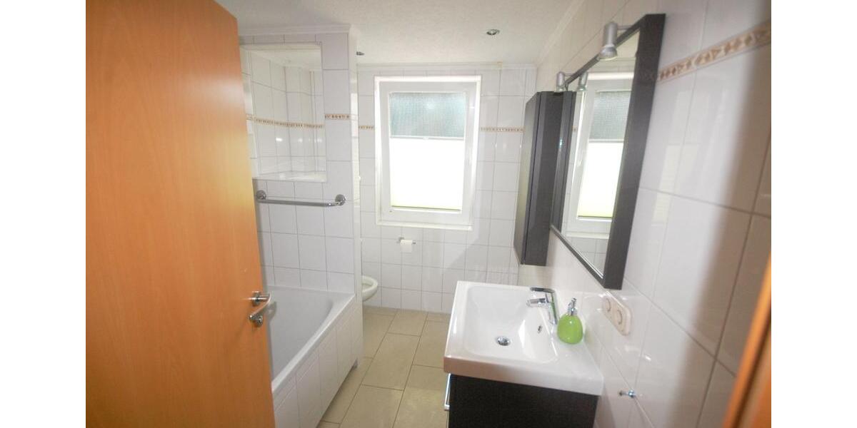 Einfamilienhaus Hillerse - 6 Zimmer, 260 m&sup2;, 1.200&euro; | Angebot:24864955