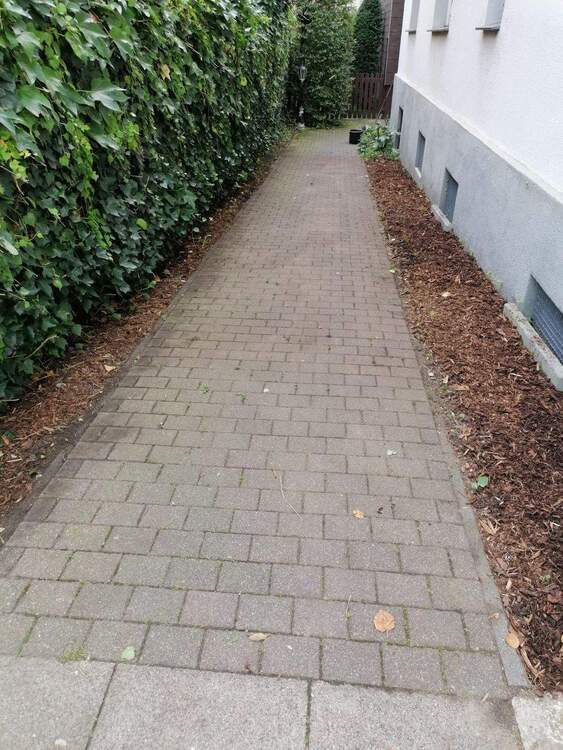 5-Zimmerwohnung, vermietet, renovierungsbedürftig 5 zimmer