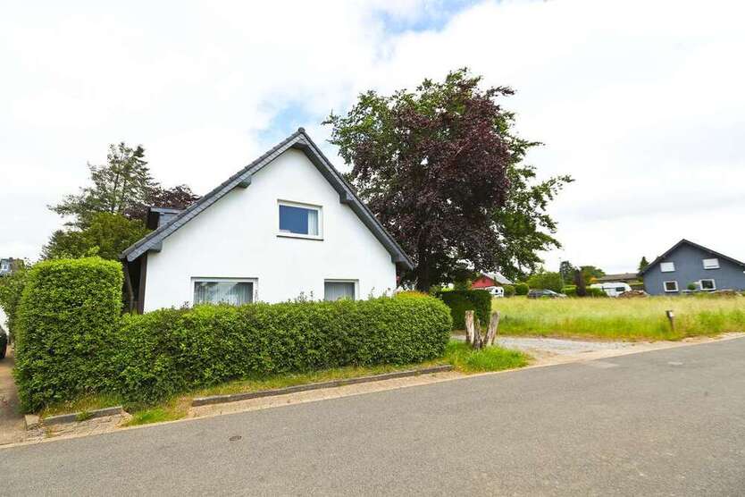 Haus zum Kaufen in Hürtgenwald Bergstein 229.000 € 126 m²