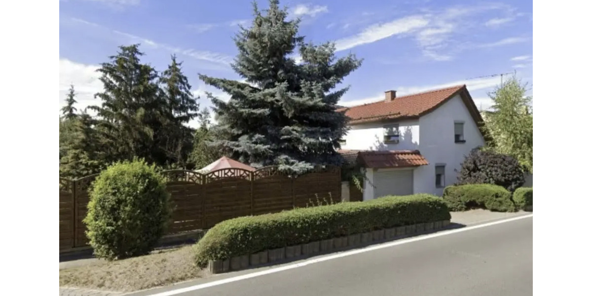 Einfamilienhaus mit großem Garten und Nebengebäude in Allstedt OT 8 zimmer