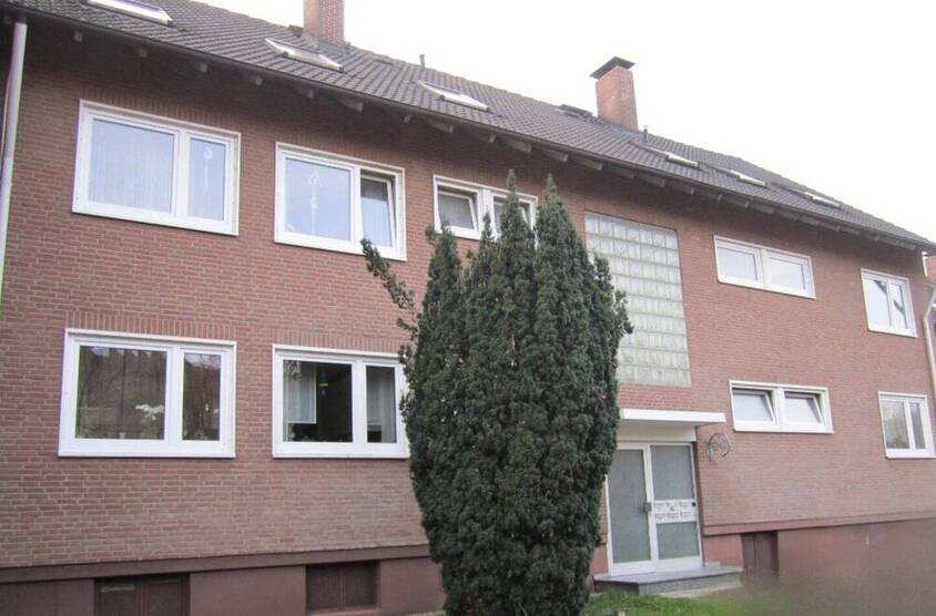 Frisch renoviert: Geräumige 3-Zimmerwohnung im 1. Obergeschoss mit Balkon in Bünde-Ennigloh