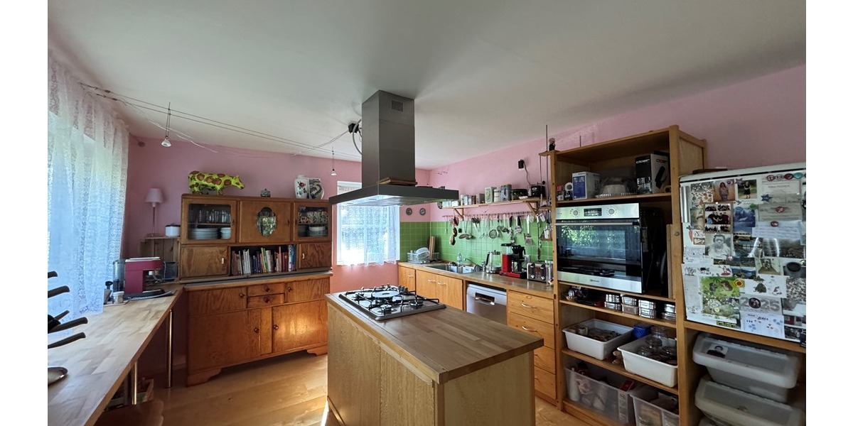 Oberursel - Stierstadt: Gepflegtes Einfamilienhaus in Feldrandlage! 6.5 zimmer