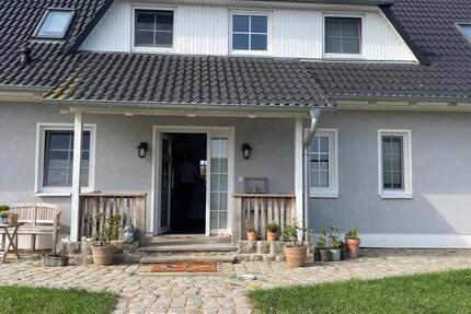 Haus Gingst - 5 Zimmer, 230 m&sup2;, 1.450&euro; | Angebot:26356300